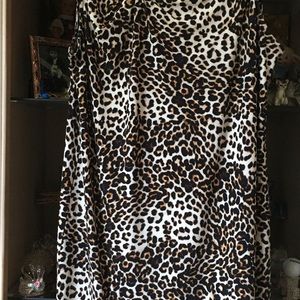 Chicos, like new.  Classic cheeta animal print.